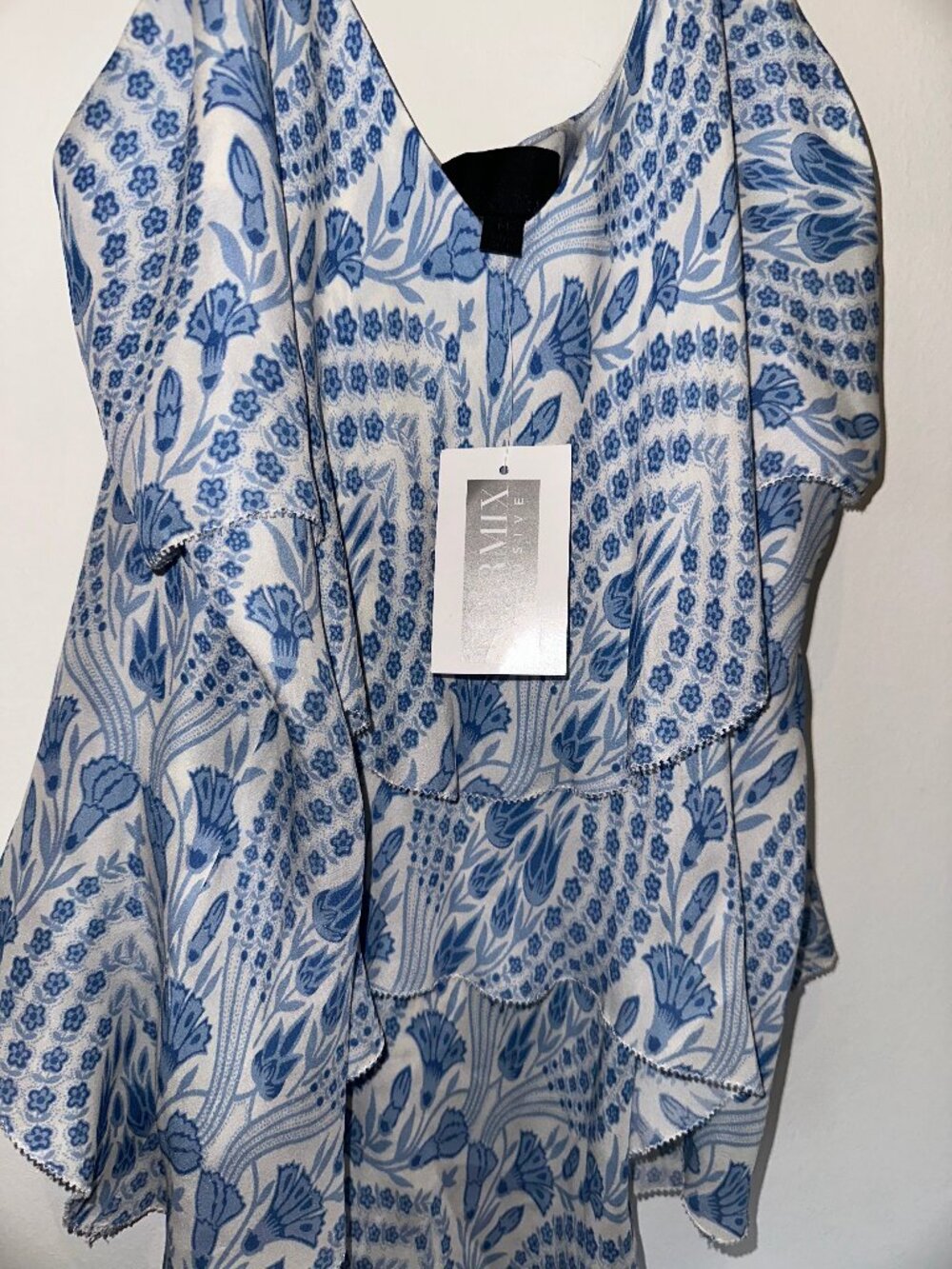 Intermix NEW 100% Silk Ruffle Tank Top - Picture 2 of 4
